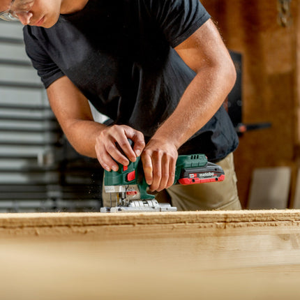 Sierra de calar a batería Metabo STA 18 LTX 150 BL 18 V 150 mm sin escobillas + 2x batería LiHD 4,0 Ah + cargador + Metabox