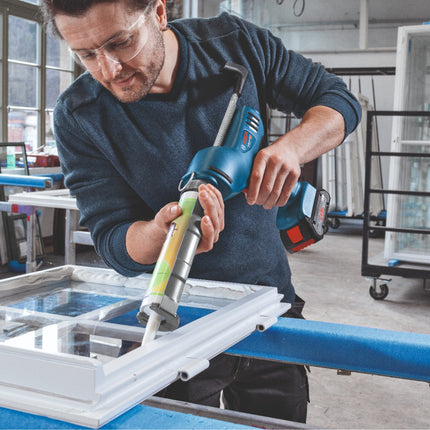 Bosch GCG 18V-310 Professional cordless caulking gun 18 V 310 ml 3.5 kN + 2x ProCORE rechargeable battery 4.0 Ah + charger