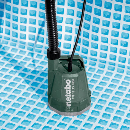 Bomba sumergible sin cable Metabo TPF 18 LTX 7000 18 V 7000 l/h 0,9 bar (601748850) + accesorios - sin batería, sin cargador
