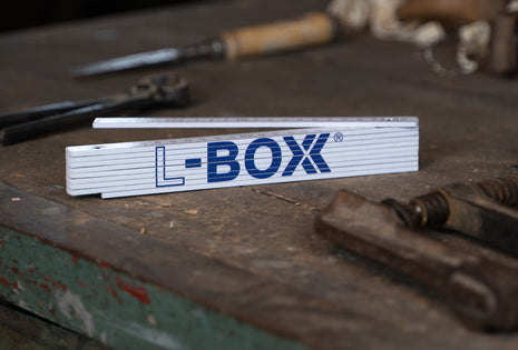 La regla plegable de madera L-BOXX para profesionales