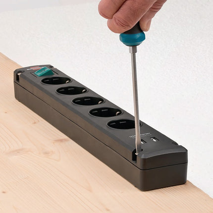 Brennenstuhl listwa gniazdowa Bremounta ( 8000594293 ) kabel 5-drożny l.3m z zabezpieczeniem przed dziećmi