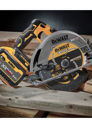 Sierra circular de batería DeWalt DCS 573 H2 18 V 190 x 30 mm sin escobillas + 2 pilas de alimentación de 5,0 Ah + cargador