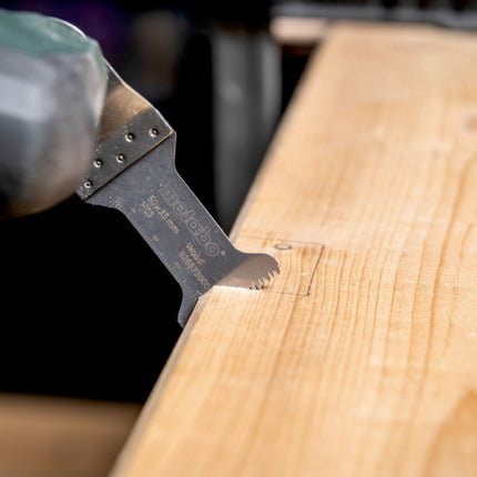 Metabo PowerMaxx MT 12 multiherramienta a batería multifunción 12 V + 2x batería 2,0 Ah + cargador + juego de accesorios de lijado de 18 piezas + metaBOX 145 ( 613089510 )