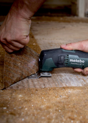 Multiherramienta multifunción a batería Metabo PowerMaxx MT 12 12 V + 2 baterías 2,0 Ah + cargador + set de accesorios de lijado 18 piezas + metaBOX 145 (613089510)