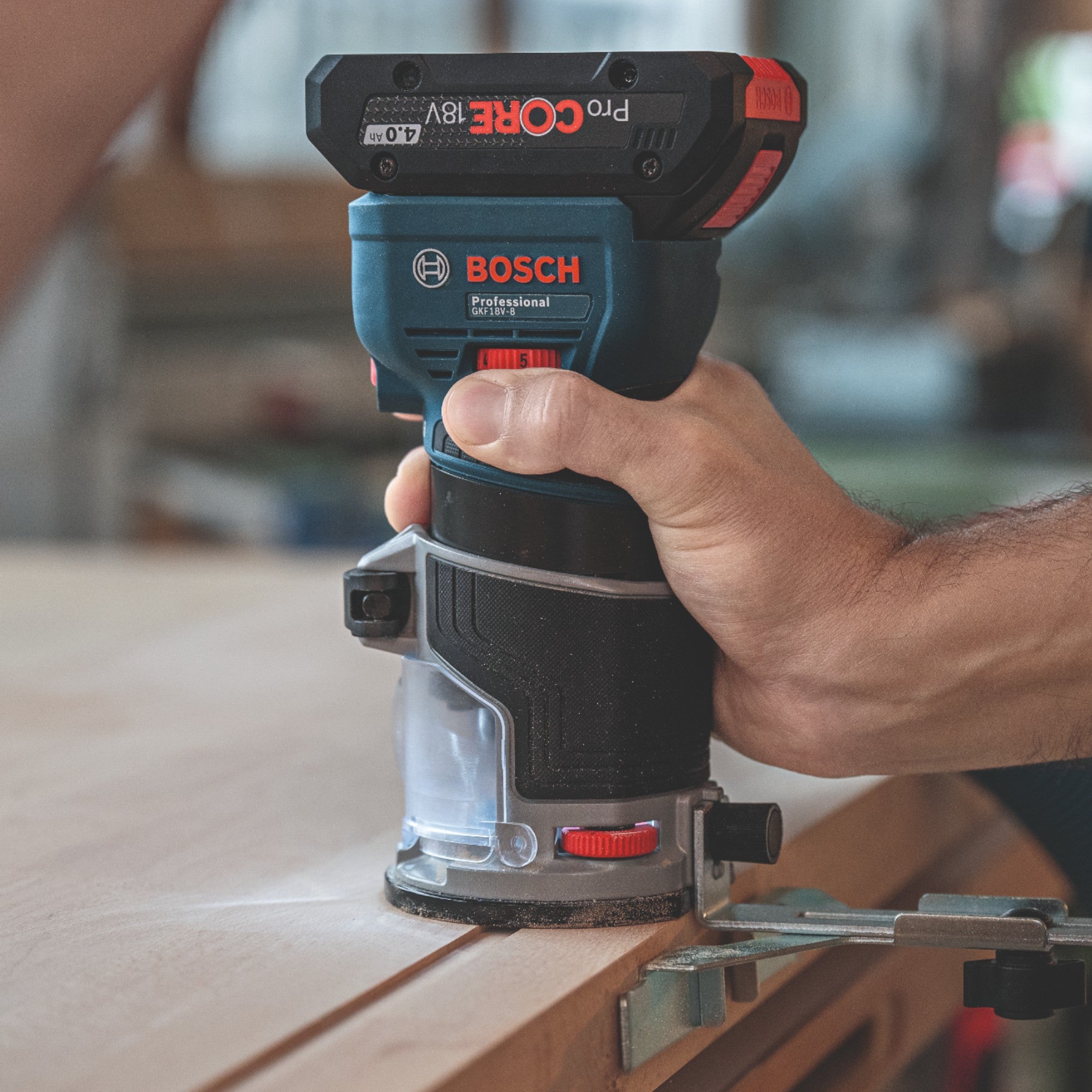 Bosch GKF 18V 8 Professional Akku Kantenfraese 18 V 8 0 mm Brushless 2x Akku 5 0 Ah Ladegeraet 4 - toolbrothers