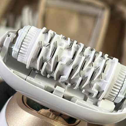 BRAUN Silk pil 9 Flex 9 100 Beauty Set Epilierer Damen Haarentferner FaceSpa Gesichtsreinigungsbuerste 9 Aufsaetze Tasche weiss gold Neuwertig 3 - toolbrothers