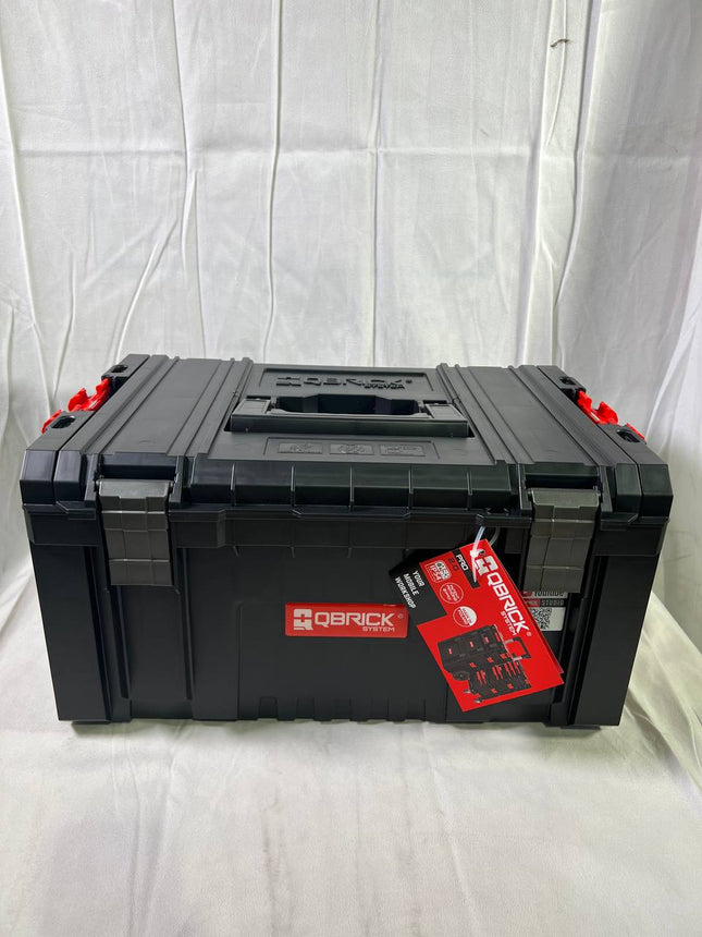 Qbrick System PRO Toolbox 2 0 stapelbar 450 x 334 x 240 mm 19 l IP54 Unvollstaendig 0 - toolbrothers