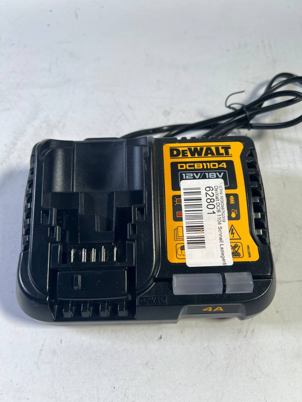 DeWalt DCB 1104 Schnell Ladegeraet 10 8 18 V 4 0 A fuer XR Li Ion Akkus Leicht Gebraucht 0 - toolbrothers