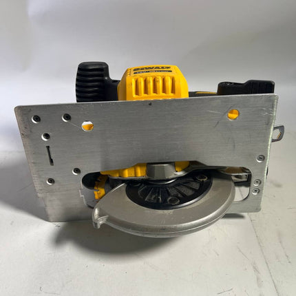 DeWalt DCS 570 N Akku Handkreissaege 18 V 184 mm Brushless Solo ohne Akku ohne Ladegeraet Reparaturgeraet 1 - toolbrothers