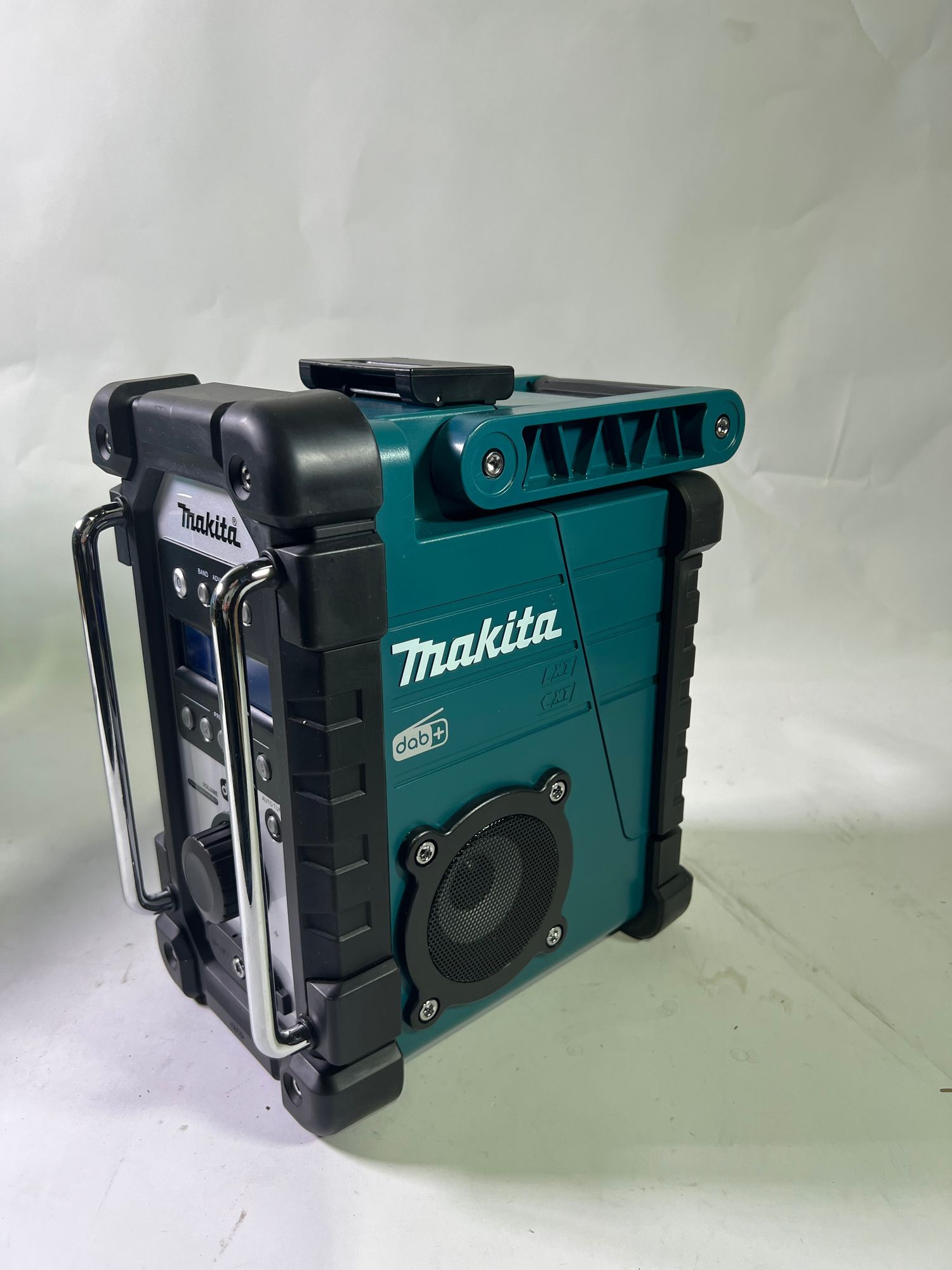 Makita DMR 110 N Akku Baustellenradio 12 V 14 4 V 18 V DAB DAB FM IP64 Solo ohne Akku ohne Ladegeraet Neuwertig 0 - toolbrothers