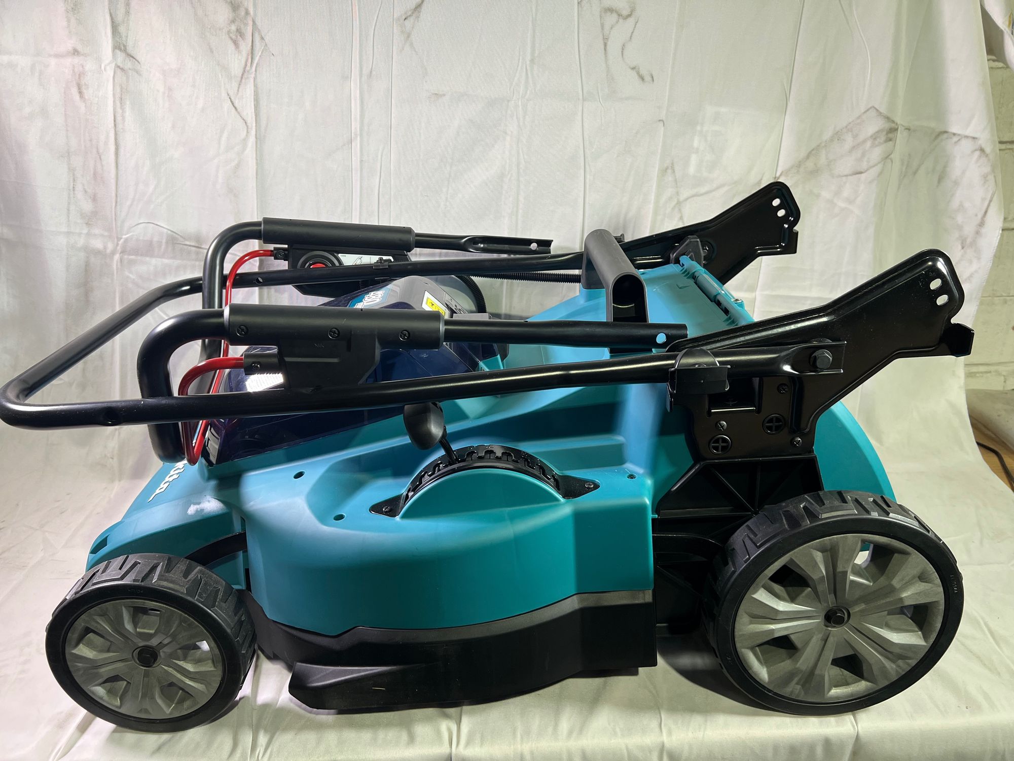 Makita DLM 480 CT2 Akku Rasenmaeher 36 V 2x 18 V 48 cm 62 l 2x Akku 5 0 Ah Ladegeraet Reparaturgeraet 0 - toolbrothers