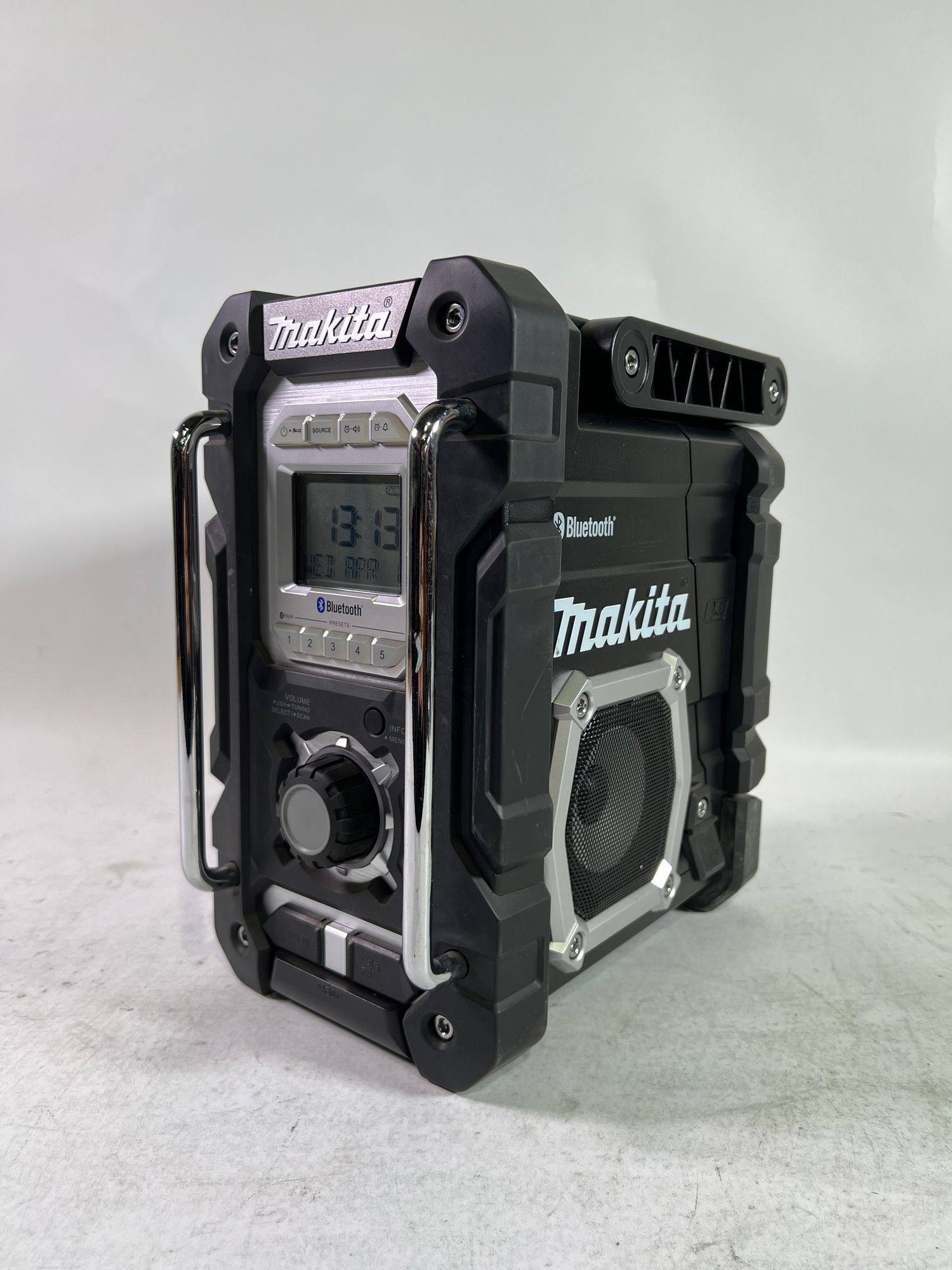 Makita DMR 110 NW Akku Baustellenradio 12 V 18 V IP64 DAB Solo ohne Akku ohne Ladegeraet Reparaturgeraet 0 - toolbrothers