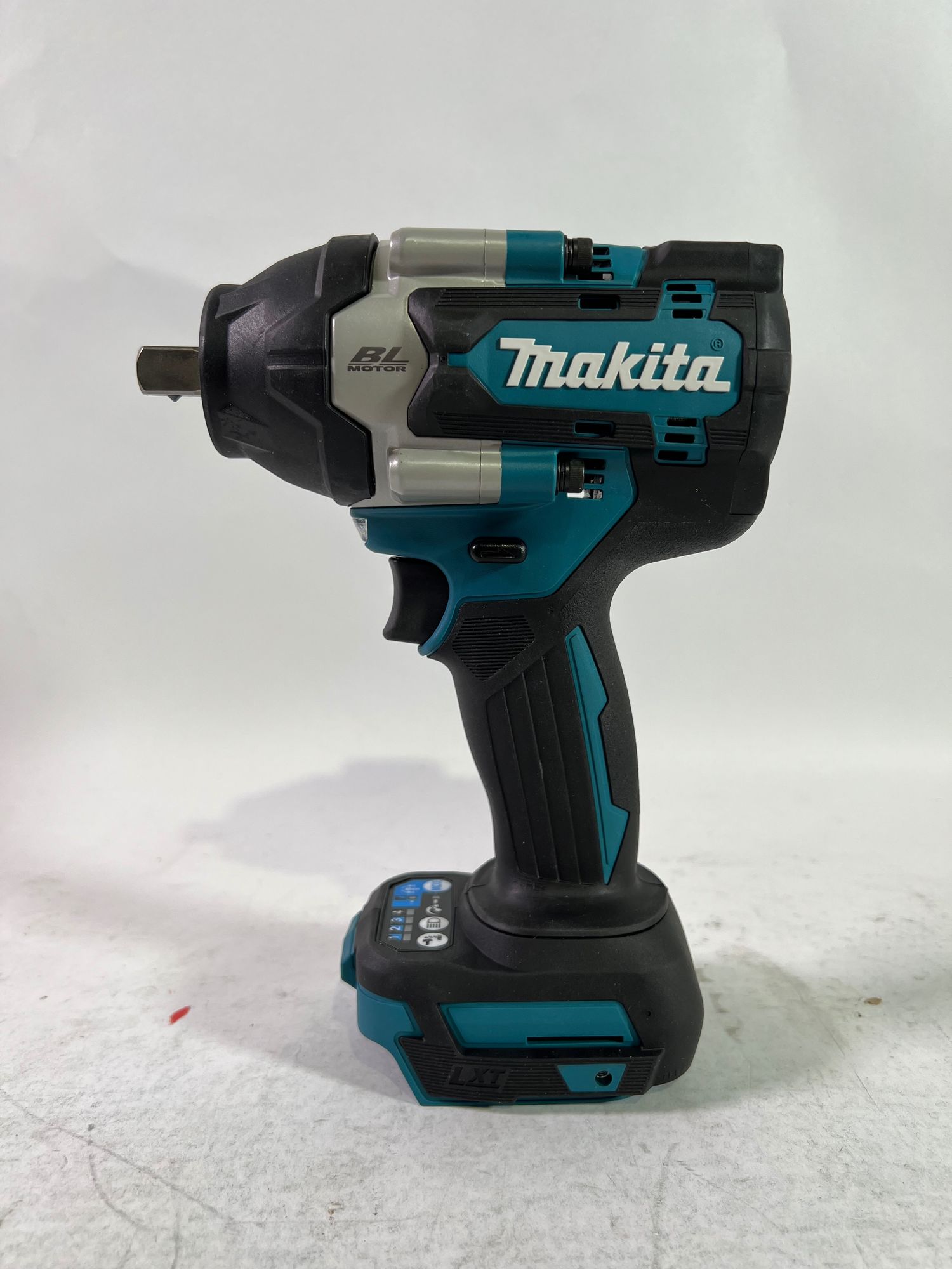 Makita DTW 701 Z Akku Schlagschrauber 18 V 700 Nm 1 2 Brushless Solo ohne Akku ohne Ladegeraet Gebraucht 0 - toolbrothers