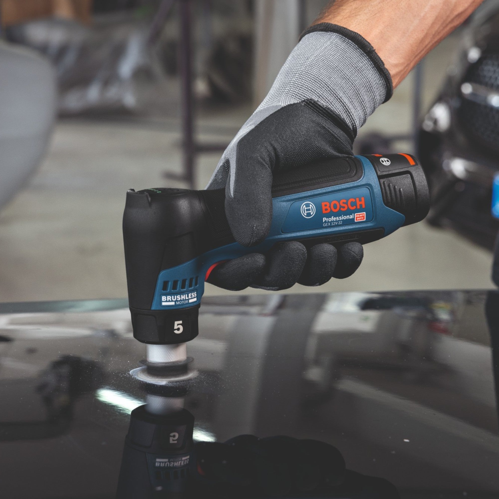 Bosch GEX 12V 32 Akku Exzenterschleifer 12 V 32 mm Brushless 2x Akku 3 0 Ah Ladegeraet 4 - toolbrothers