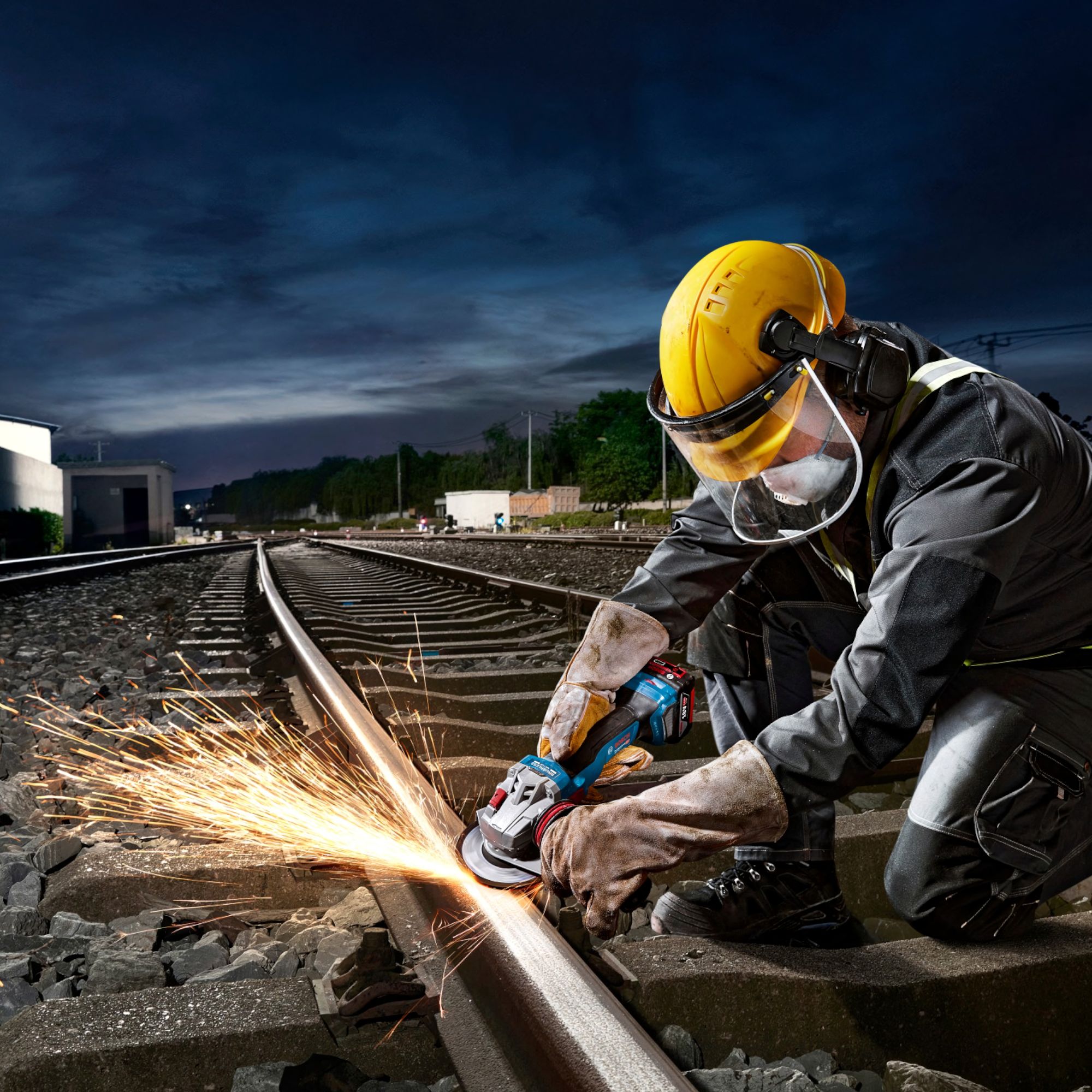 Bosch GWS 18V 11 Professional Akku Winkelschleifer 18 V 125 mm Brushless 2x Akku 4 0 Ah Ladegeraet L Boxx 4 - toolbrothers