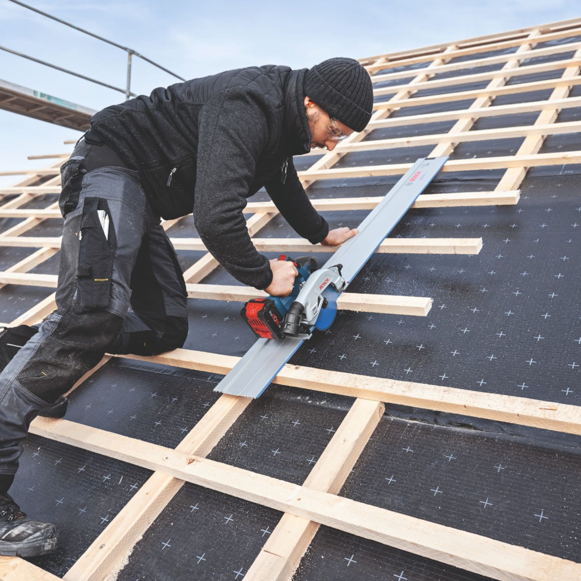 Bosch GKS 18V 57 2 GX Professional Akku Kreissaege 18 V 165 mm Brushless 1x Akku 4 0 Ah Ladegeraet Kappschiene 4 - toolbrothers