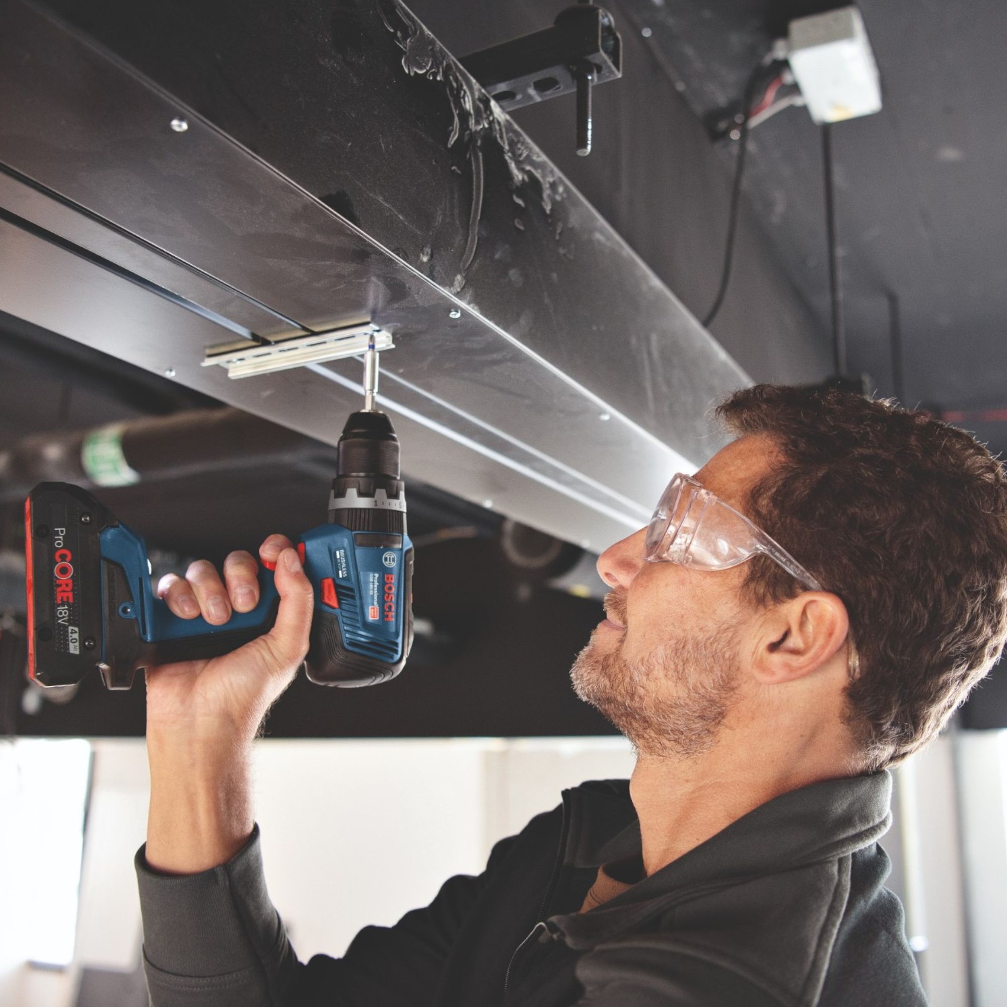 Bosch GSB 18V 55 Professional Akku Schlagbohrschrauber 18 V 55 Nm Brushless 2x Akku 2 0 Ah Ladegeraet 4 - toolbrothers