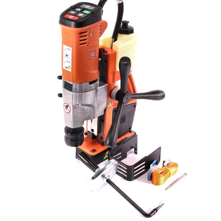 Taladro perforador magnético universal Fein KBU 35-2 QW hasta 35 mm (72705861000) + juego de accesorios de 5 piezas + estuche