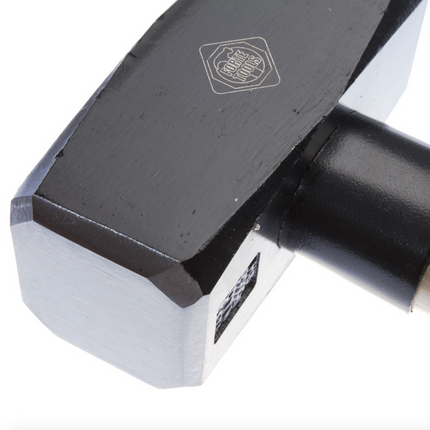 FORTE TOOLS Hammer with wooden handle, head weight 2000 g, hammer with wooden handle, premium tool, forged, double ring key, lacquered head (000051151043)