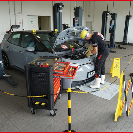 KS TOOLS PERFORMANCEplus Werkstattwagen e10 mit 164 isolierten Werkzeugen für Hybrid- und Elektrofahrzeuge ( 117.6155 ) - Toolbrothers